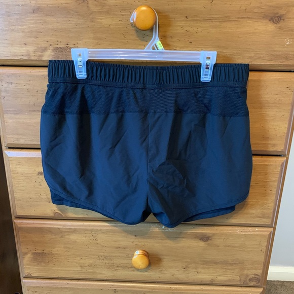 Women’s Shorts - Picture 2 of 4
